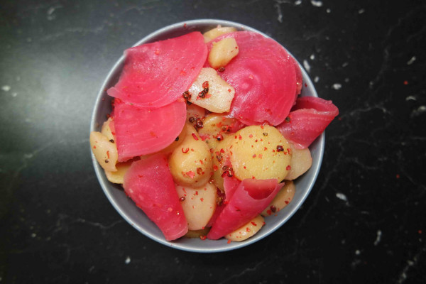 Pikant-pinker-Rueben-Kartoffelsalat-1